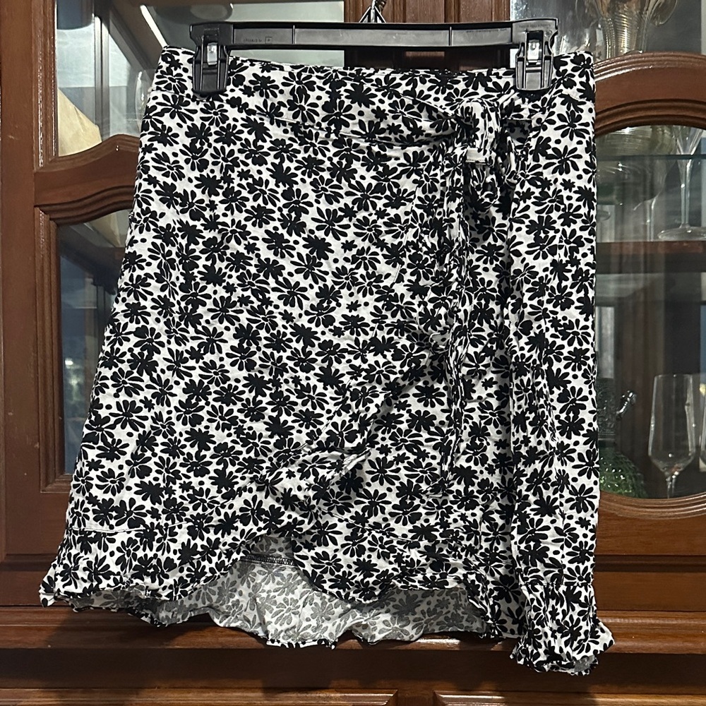LOFT Black and White Skirt